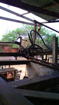 เรือดูดทราย..เครื่องฮีโน่ อีเอฟ ๗๕๐ วี ๘ มีหัวเจาะ ท่อดูด ๑๐ นิ้ว ควบคุมด้วยระบบไฮดรอลิก