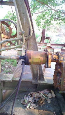 เรือดูดทราย..เครื่องฮีโน่ อีเอฟ ๗๕๐ วี ๘ มีหัวเจาะ ท่อดูด ๑๐ นิ้ว ควบคุมด้วยระบบไฮดรอลิก