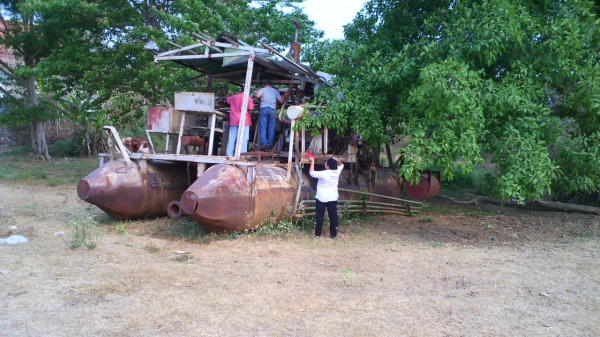 เรือดูดทราย..เครื่องฮีโน่ อีเอฟ ๗๕๐ วี ๘ มีหัวเจาะ ท่อดูด ๑๐ นิ้ว ควบคุมด้วยระบบไฮดรอลิก