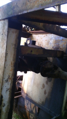 เรือดูดทราย..เครื่องฮีโน่ อีเอฟ ๗๕๐ วี ๘ มีหัวเจาะ ท่อดูด ๑๐ นิ้ว ควบคุมด้วยระบบไฮดรอลิก