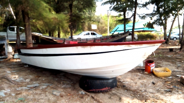 ขายเรือไฟเบอร์ ยาว12ฟุ๊ต พื้นหนา ติดเครื่อง25แรงได้