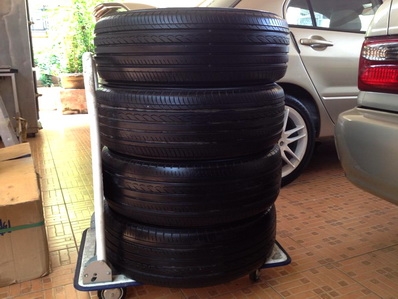 ยางสวยมาก Yokohama 205-65-15 ครบ 4 เส้น 11-12 ตจว ส่งได้ครับ