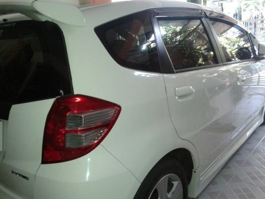 HONDA JAZZ 1.5V AT ปี2010วิ่ง 35000 HONDA JAZZ 1.5V AT ปี2010วิ่ง 35000