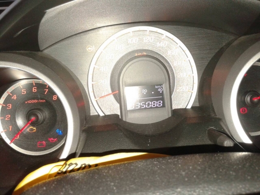 HONDA JAZZ 1.5V AT ปี2010วิ่ง 35000 HONDA JAZZ 1.5V AT ปี2010วิ่ง 35000