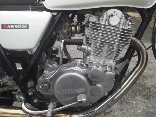 YAMAHA SR400cc.Y95เครื่องดีสตาร์ททีเดียวติดแนวคาเฟ่สวยครับ