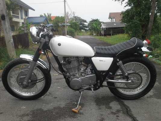 YAMAHA SR400cc.Y95เครื่องดีสตาร์ททีเดียวติดแนวคาเฟ่สวยครับ