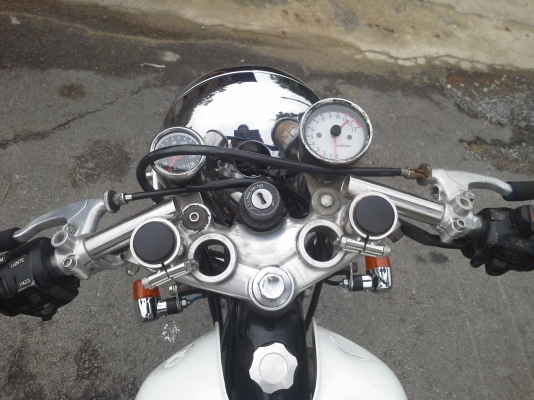 YAMAHA SR400cc.Y95เครื่องดีสตาร์ททีเดียวติดแนวคาเฟ่สวยครับ