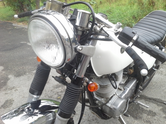 YAMAHA SR400cc.Y95เครื่องดีสตาร์ททีเดียวติดแนวคาเฟ่สวยครับ