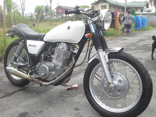 YAMAHA SR400cc.Y95เครื่องดีสตาร์ททีเดียวติดแนวคาเฟ่สวยครับ