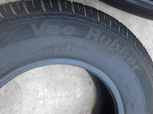 195R14   มี 2 เส้น  tel.081-427-3941