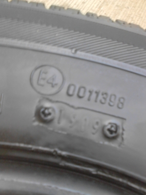 195R14   มี 2 เส้น  tel.081-427-3941