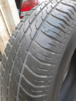 195R14   มี 2 เส้น  tel.081-427-3941