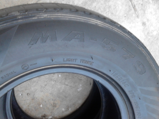 195R14   มี 2 เส้น  tel.081-427-3941