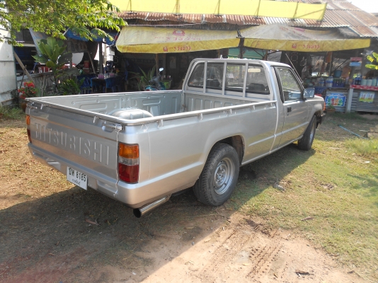 ราคา 65000 บาท  ขายไซโครน L200 ปี1995 พร้อมใช้งาน สภาพสวย สีสวย ชว่งล่างแน่น เครื่องแน่น  เล่มพร้อมโอน ภาษี58 เจ้าของขายเอง