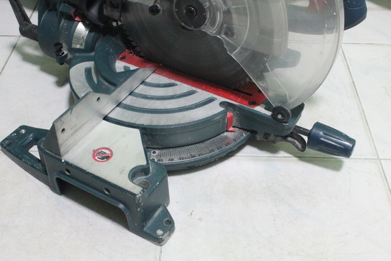 แท่นเลื้อยตัดองศา