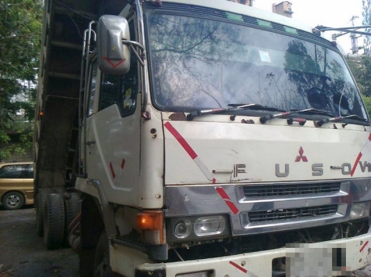 รถมิตซู 10 ล้อดั้ม FN527M - A   191 แรงม้า.  สนใจติดต่อ 081 - 6079515