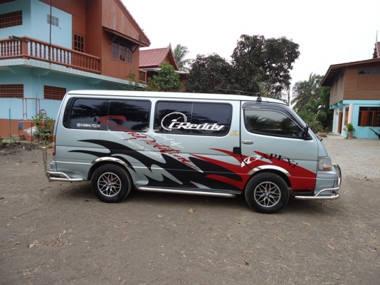 รถตู้  Toyota  hiace  ขับดี   เครื่องดี เกียร์ดี สีสวย  แก๊ส lpg ประหยัด เอกสารพร้อมโอน