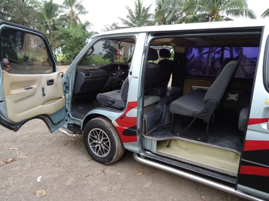 รถตู้  Toyota  hiace  ขับดี   เครื่องดี เกียร์ดี สีสวย  แก๊ส lpg ประหยัด เอกสารพร้อมโอน