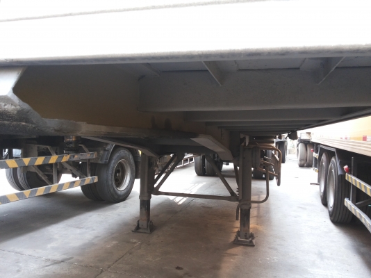 หางพ่วงรถตู้แห้ง.