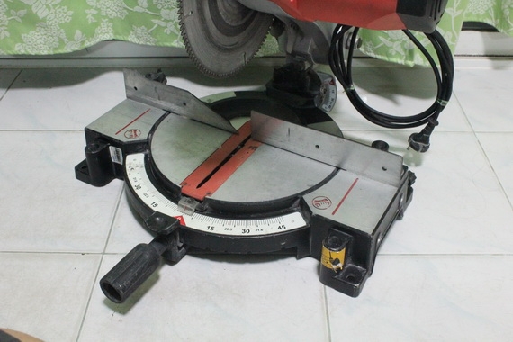 แท่นเลื่อยตัดองศา maktec