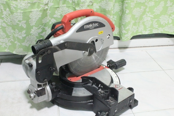 แท่นเลื่อยตัดองศา maktec