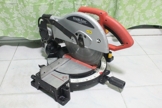 แท่นเลื่อยตัดองศา maktec