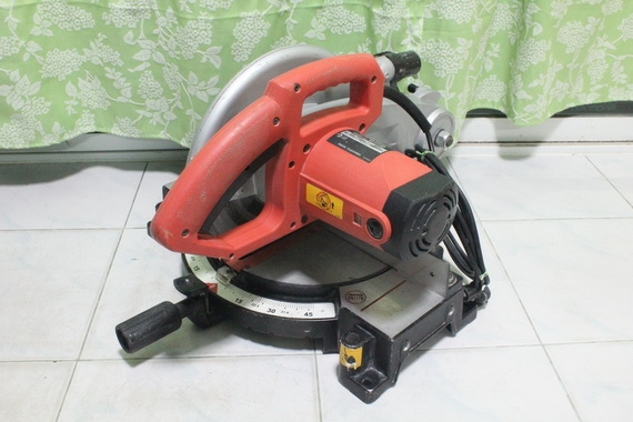 แท่นเลื่อยตัดองศา maktec