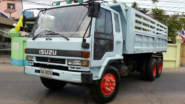 ขาย10ล้ออีซูซุร๊อคกี้ 175แรงม้า ดั๊ม1เพลา พวงมาลัยพาวเวอร์ เบรคจิฟฟี่ ยางดี10เส้น สภาพดีพร้อมใช้