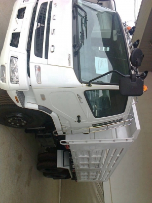 ขายครับกระบะตั้ม3มิตรครบชุดของใหม่ครับขายที่299999ซื้อรถมาทำหางปลาครับ