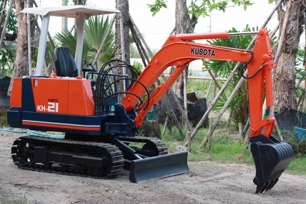 ขายรถแม็คโคร KUBOTA รุ่น KH-021 ไม่เคยผ่านการใช้งานในไทย ติดต่อ 086-775-7900, 086-324-1992