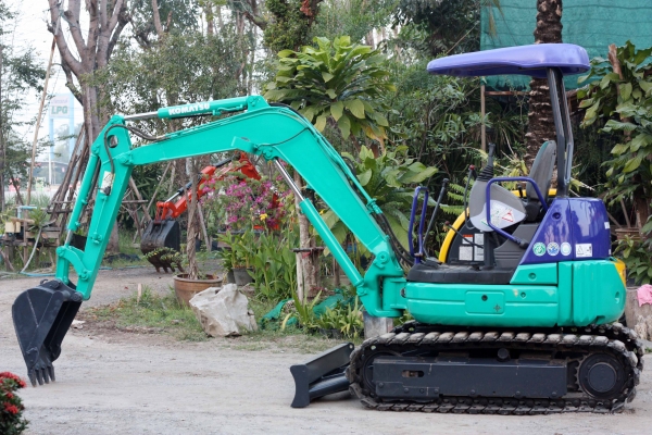 ขายรถแม็คโคร KOMATSU รุ่น PC27MR1(รุ่น9) สวยมาก มี VDO ทดลองขับ ไม่เคยผ่านการใช้งานในไทย ติดต่อ 086-775-7900, 086-324-1992