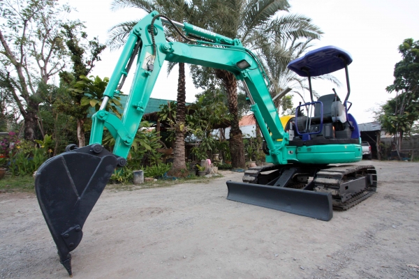 ขายรถแม็คโคร KOMATSU รุ่น PC27MR1(รุ่น9) สวยมาก มี VDO ทดลองขับ ไม่เคยผ่านการใช้งานในไทย ติดต่อ 086-775-7900, 086-324-1992