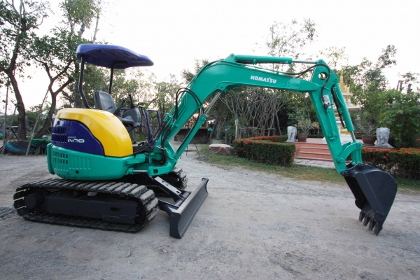 ขายรถแม็คโคร KOMATSU รุ่น PC27MR1(รุ่น9) สวยมาก มี VDO ทดลองขับ ไม่เคยผ่านการใช้งานในไทย ติดต่อ 086-775-7900, 086-324-1992