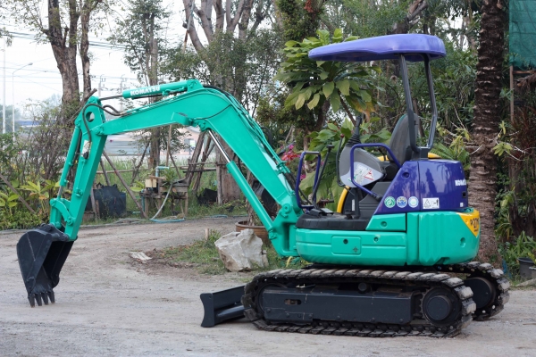 ขายรถแม็คโคร KOMATSU รุ่น PC27MR1(รุ่น9) สวยมาก มี VDO ทดลองขับ ไม่เคยผ่านการใช้งานในไทย ติดต่อ 086-775-7900, 086-324-1992