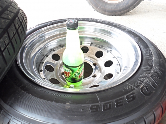 ล้อขอบ15กว้าง 9.5 พร้อมยางสวยๆ 1คู่4,500