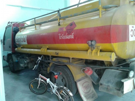 รถอีซูซุ 6 ล้อ บรรทุกน้ำมัน NPR 120 แรงม้า. สนใจติดต่อ 081 - 6079515 รถอีซูซุ 6 ล้อ บรรทุกน้ำมัน NPR 120 แรงม้า. สนใจติดต่อ 081 - 6079515