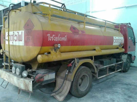 รถอีซูซุ 6 ล้อ บรรทุกน้ำมัน NPR 120 แรงม้า. สนใจติดต่อ 081 - 6079515 รถอีซูซุ 6 ล้อ บรรทุกน้ำมัน NPR 120 แรงม้า. สนใจติดต่อ 081 - 6079515