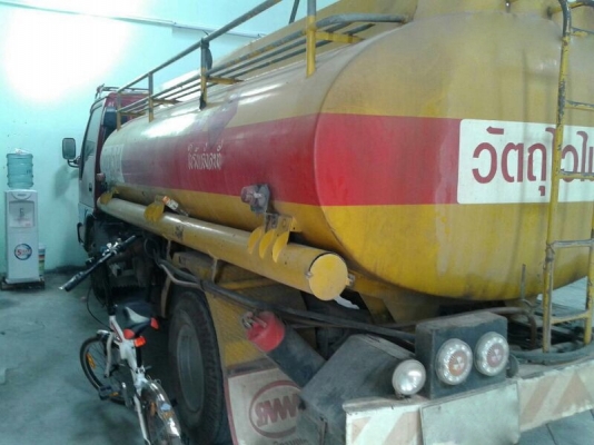 รถอีซูซุ 6 ล้อ บรรทุกน้ำมัน NPR 120 แรงม้า. สนใจติดต่อ 081 - 6079515 รถอีซูซุ 6 ล้อ บรรทุกน้ำมัน NPR 120 แรงม้า. สนใจติดต่อ 081 - 6079515