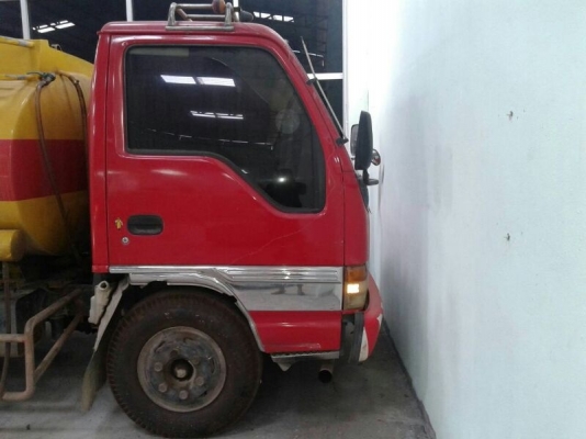 รถอีซูซุ 6 ล้อ บรรทุกน้ำมัน NPR 120 แรงม้า. สนใจติดต่อ 081 - 6079515 รถอีซูซุ 6 ล้อ บรรทุกน้ำมัน NPR 120 แรงม้า. สนใจติดต่อ 081 - 6079515