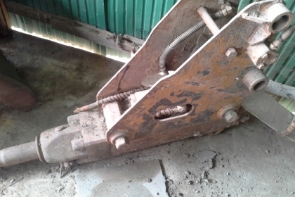 ขายแบคโฮ KOMATSU PC100-2 สภาพใช้งานได้เลย แถมหัวเจาะคอนกรีต ขายแบคโฮ KOMATSU PC100-2 สภาพใช้งานได้เลย แถมหัวเจาะคอนกรีต