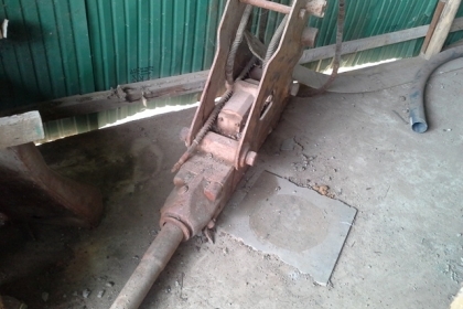 ขายแบคโฮ KOMATSU PC100-2 สภาพใช้งานได้เลย แถมหัวเจาะคอนกรีต ขายแบคโฮ KOMATSU PC100-2 สภาพใช้งานได้เลย แถมหัวเจาะคอนกรีต