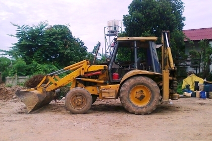 รถตักหน้า ขุดหลัง JCB 3CX 4 วีลไดร์ฟ รถใช้งานปกติดี มีอินวอยล์ ชอบราคาเท่าใด ต่อรองกันได้ครับ