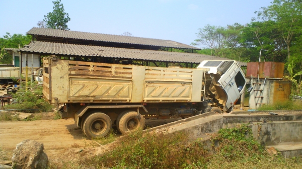 สิบล้อ HINO MEGA 260 รถปี ๔๗ เครื่องดี คัสซีสวย ชอบราคาเท่าไร ต่อรองราคากันได้ครับ