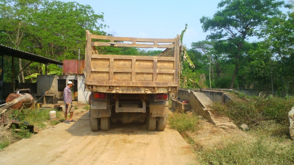 สิบล้อ HINO MEGA 260 รถปี ๔๗ เครื่องดี คัสซีสวย ชอบราคาเท่าไร ต่อรองราคากันได้ครับ