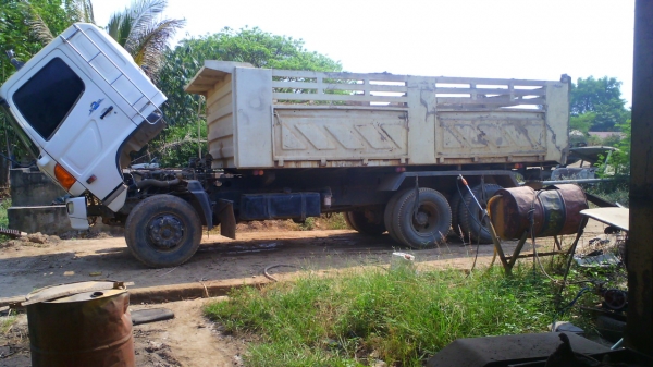 สิบล้อ HINO MEGA 260 รถปี ๔๗ เครื่องดี คัสซีสวย ชอบราคาเท่าไร ต่อรองราคากันได้ครับ