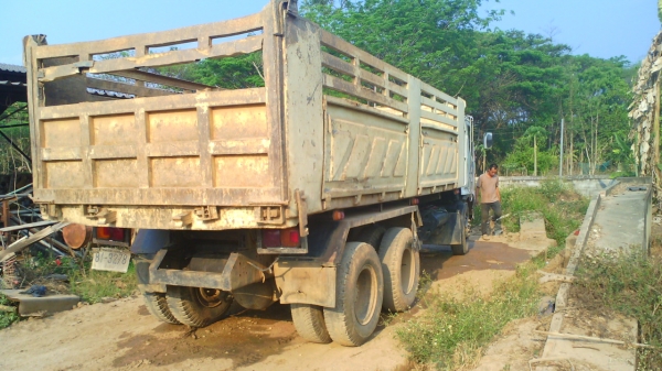 สิบล้อ HINO MEGA 260 รถปี ๔๗ เครื่องดี คัสซีสวย ชอบราคาเท่าไร ต่อรองราคากันได้ครับ