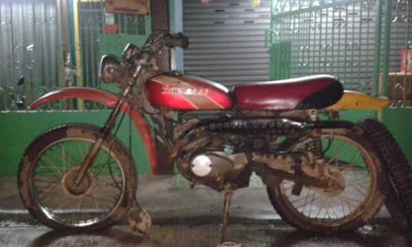 ขายวิบาก Kawasaki KE100 หรือ G5 รถหายากเดิมๆแห้งๆสภาพดีราคา 7500 บาทครับ ขายวิบาก Kawasaki KE100 หรือ G5 รถหายากเดิมๆแห้งๆสภาพดีราคา 7500 บาทครับ