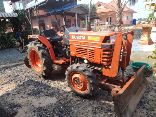 ขาย135000บาท รถไถคูโบต้า26แรง2เพลา พร้อมใช้งานคับ