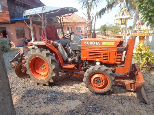 ขาย135000บาท รถไถคูโบต้า26แรง2เพลา พร้อมใช้งานคับ