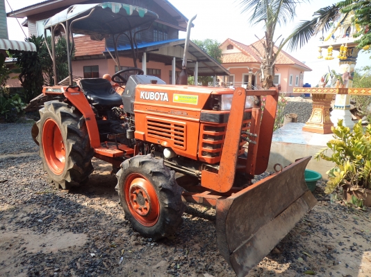 ขาย135000บาท รถไถคูโบต้า26แรง2เพลา พร้อมใช้งานคับ